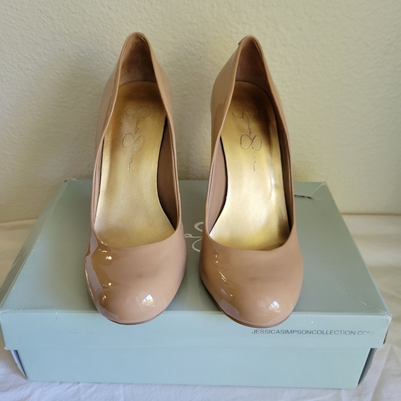 Jessica Simpson nude patent Calie 4 inch stilettos EXCELLENT CONDITION - Picture 2 of 6